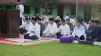 Brigjen Tatang Subarna Laksanakan Sholat Idul Fitri 1444 H Bersama Jajaran Di Halaman Makorem I Teras Media