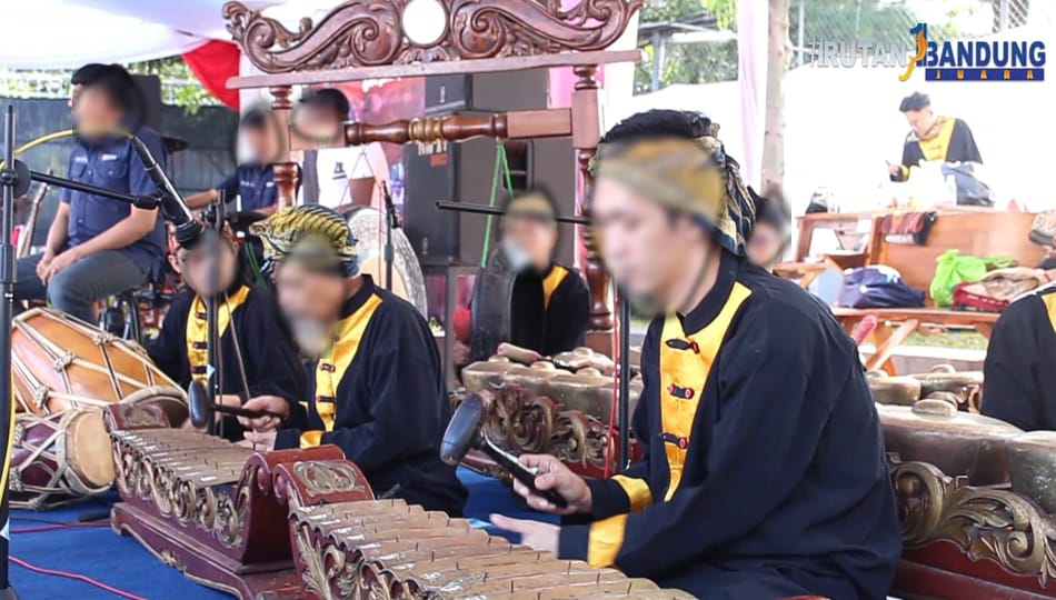 Hibur Pengunjung, Rutan Bandung Suguhkan Penampilan Band(BKW29) Dan Musik Tradisional WBP I Teras Media