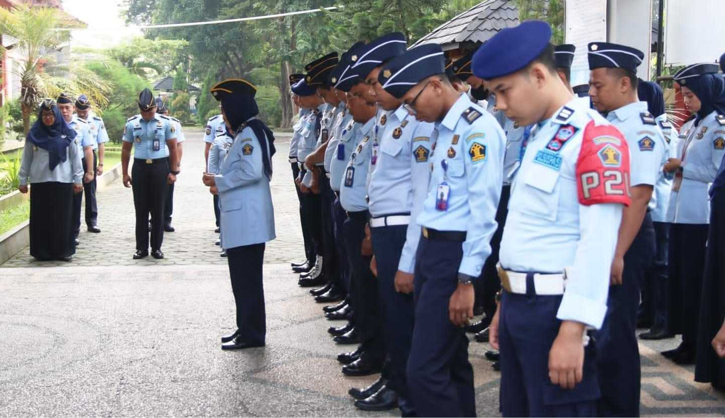 Lapas Cirebon Apel Renungan dan Do'a Peringatan Hari Bakti Pemasyarakatan Kemenkumham Ke-59 I Teras Media