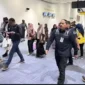 Keterangan foto : Kanwilkumham DKI Jakarta saat layani WNI di Bandara Soekarno Hatta, Jumat (28/4/2023)