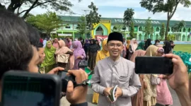Pondok Pesantren Al Mizan Majalengka hadir Anggota Komisi VIII DPR RI Maman Imanulhaq.