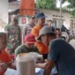Keterangan Foto: Penyaluran Bantuan Beras Dari Badan Pangan Nasional di Desa Paku Alam Kecamatan Pakuhaji Kabupaten Tangerang pada Minggu (30/4).