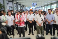 Keterangan foto : Pj. Gubernur Heru didampingi Asisten Pemerintahan Sekda DKI Jakarta Sigit Widjatmoko, Asisten Pembangunan dan Lingkungan Hidup Sekda DKI Jakarta Afan Adriansyah Idris, Wali Kota Administrasi Jakarta Pusat Dhany Sukma, Wali Kota Administrasi Jakarta Timur M. Anwar dan Wali Kota Administrasi Jakarta Selatan Munjirin, Minggu (30/4/2023)