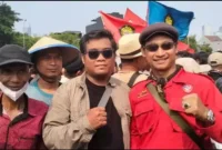 Keterangan foto : LBH Serikat Petani Pasundan, Yosep Nurhidayat menggunakan kaos berwarna hitam dan kecamata, Sabtu (1/4/2023)