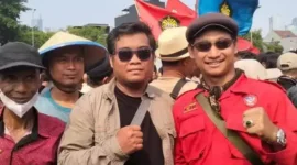 Keterangan foto : LBH Serikat Petani Pasundan, Yosep Nurhidayat menggunakan kaos berwarna hitam dan kecamata, Sabtu (1/4/2023)