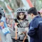 Keterangan foto : Seorang Polwan saat memberikan arahan, Sabtu (1/4/2023)