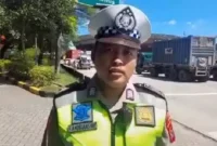 Keterangan foto : Personil Satlantas Polresta Tangerang saat pengamanan lalu lintas di Tol Cikupa, Kamis (27/4/2023)