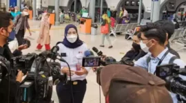 Keterangan foto : Kepala Humas PT KAI Daop 1 Jakarta, Eva Chaerunisa, Minggu (30/4/2023)
