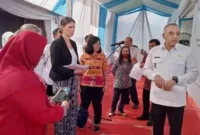 Bupati Tangerang A. Zaki Iskandar mengajak langsung delegasi Amerika Serikat tersebut berkeliling di pemukiman dan interaksi dengan masyarakat Desa Kayu Bongkok. Rabu, (5/4)