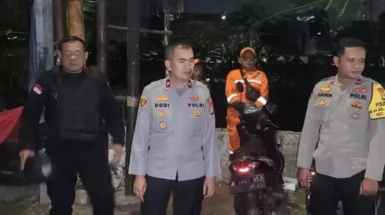 Polsek Palmerah Bersama Tim Patroli Gegana PMJ Menggelar Patroli Biru Cipta Kondisi I Teras Media