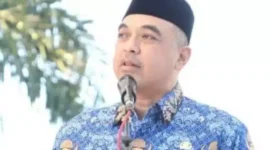 Bupati Zaki memberikan amanat upacara hari kesadaran nasional tingkat Kabupaten Tangerang di Lapangan Maulana Yudha Negara, Puspemkab. Tangerang Senin (17/4/23).
