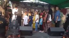 Foto : Kegiatan Organisasi Gempur Desa Kayu Agung' Sepatan Menggelar Santunan Kepada Anak Yatim-piatu di Hari Idul Fitri 1444 H pada Minggu,(23/4).