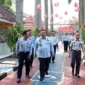 Kepala Kantor Wilayah Kementerian Hukum dan HAM Jawa Barat (Kakanwil Kemenkumham Jabar) R. Andika Dwi Prasetya bersama dengan Kepala Divisi Pemasyarakatan Kusnali melaksanakan monitoring pada Rumah Tahanan Kelas I Bandung (Selasa, 18/04/2023).