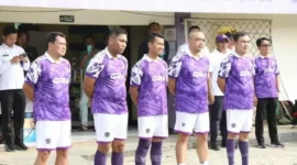 Bupati Tangerang Ahmed Zaki Iskandar bersama Wakil Bupati, Kapolresta Tangerang, Dandim 0510 Tigaraksa dan Sekda menggelar pertandingan sepakbola melawan buruh.