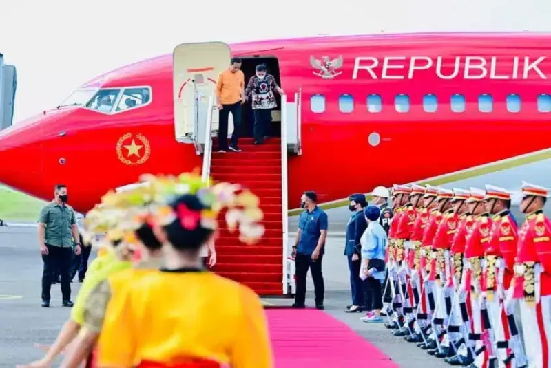 Foto: Ketibaan Presiden dan Ibu Iriana disimulasikan sebagaimana penyambutan para pemimpin ASEAN yang akan menghadiri Konferensi Tingkat Tinggi (KTT) ke-42 ASEAN yang akan digelar pada 10-11 Mei 2023 di Labuan Bajo, Kabupaten Manggarai Barat. 