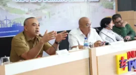 Foto : Bupati Tangerang A.Zaki Iskandar Dampingi Kunjungan DPR RI di PLTU Lontar pada Senin (8/5).