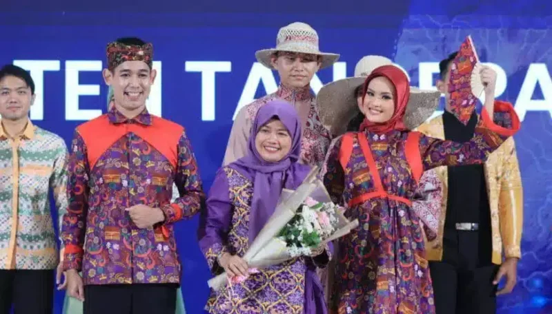 Foto: Fashion Designer Perwakilan Kabupaten Tangerang Raih Juara 3 di Karya Kreatif Banten 2023. Minggu (21/5).