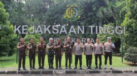 Keterangan foto : Kepala Kepolisian Daerah Metro Jaya, Irjen Karyoto mengunjungi Kepala Kejaksaan Tinggi DKI Jakarta, Dr. Reda Manthovani di Kantor Kejaksaan Tinggi DKI Jakarta pada Selasa (2/5/2023)