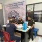 Keterangan foto : Tim Penyidik pidana khusus Kejaksaan Tinggi Sulawesi Selatan (Kejati Sulsel) menyerahkan dua tersangka dan barang bukti (tahap dua) kasus dugaan korupsi penggunaan Dana Perusahaan Daerah Air Minum (PDAM) Kota Makassar Tahun 2017-2019, Selasa (2/5/2023)