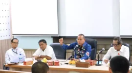 Keterangan foto : Tim Percrpatan Pelayanan Publik (TP3-red) mengadakan rapat pleno yang pertama dengan Plt Walikota Bekasi Tri Adhianto, Jumat (5/5/2023)