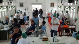 Keterangan foto : Lembaga Pemasyarakatan Khusus Kelas IIA Gunung Sindur menggelar Pengobatan Kesehatan Bekerja sama dengan Mitra Pembinaan GPIB Jemaat 