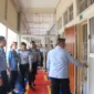 Keterangan foto : Kakanwil Kemenkumham Jawa Barat R Andika Dwi Prasetya memastikan langsung Rumah Tahanan (Rutan) Kebon Waru, Bandung, Senin (8/5/2023)