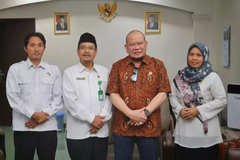 Ketua DPD RI AA LaNyalla Mahmud Mattaliti kunjungi Kementerian Agama Jawa Timur untuk Cek Kesiapan Keberangkatan Haji, (Senin, 8/5/2023) 