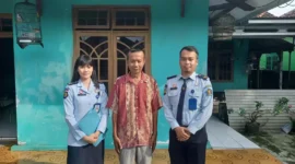 Keterangan foto : Petugas Pemasyarakatan Bapas Subang saat wawancara Klien, Senin (8/5/2023)