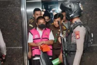 Keterangan foto : Tim Jaksa Penyidik Pidana Khusus (Pidsus) Kejaksaan Tinggi Sulawesi Selatan kembali menetapkan dua tersangka baru terkait kasus dugaan korupsi penyimpangan penetapan nilai pasar, Senin (8/5/2023)