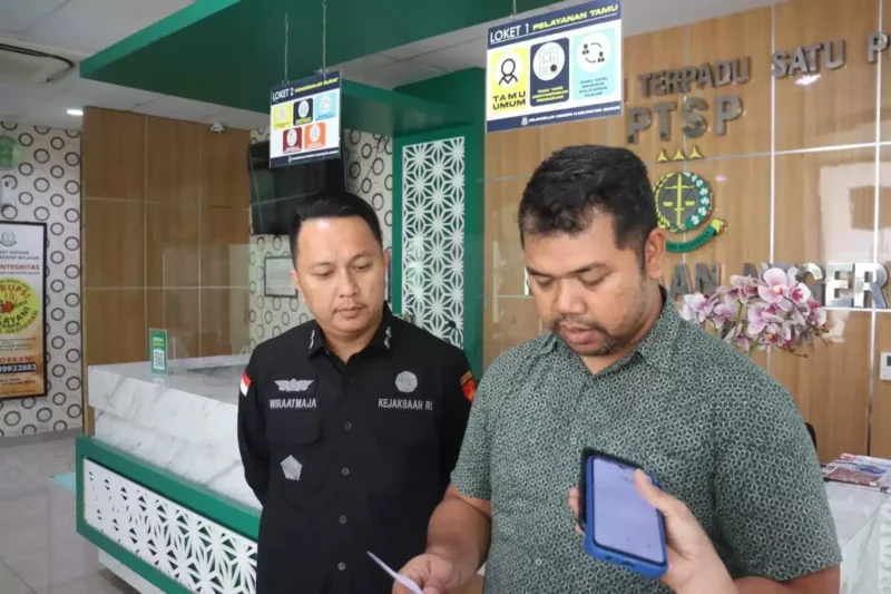 Keterangan foto : Kejaksaan Negeri (Kejari) Kabupaten Bogor laksanakan tahap dua kasus dugaan penyalahgunaan keuangan dana Bantuan Operasional Sekolah (BOS) pada SMK Generasi Mandiri TA 2018-2021, Rabu (10/9/2023)