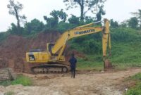 Keterangan foto : Galian tanah diduga tak berizin milik PT Kenzie Besthindo Perkasa ada di Kampung Pertelon, Desa Warunggunung, Sabtu (13/5/2023) (Dede)