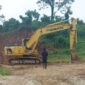 Keterangan foto : Galian tanah diduga tak berizin milik PT Kenzie Besthindo Perkasa ada di Kampung Pertelon, Desa Warunggunung, Sabtu (13/5/2023) (Dede)