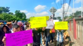Ribuan Massa FAMTU Kembali Geruduk Pengadilan Tinggi Banten Tuntut Mafia Tanah Dihukum Berat, (Jum'at, 12/5/2023) 