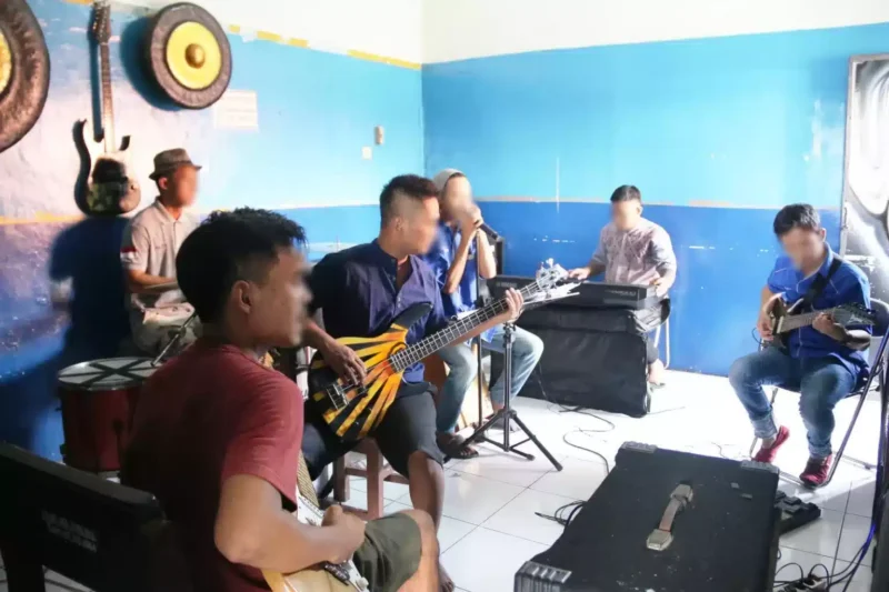 Lapas Cirebon Kembangkan Bakat Warga Binaan Pemasyarakatan Dengan Latihan Band, (Sabtu, 13/5/2023) 