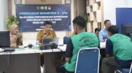 Lapas Cirebon Laksanakan Kegiatan Perekaman E-KTP Biometrik Warga Binaan Untuk Pemutakhiran Data Jelang Pemilu 2024,(Senin, 15/5/2023) 