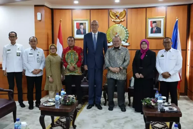 Ketua DPD RI AA LaNyalla Mahmud Mattalitti menerima kunjungan Duta Besar Republik Ceko Untuk Indonesia Jaroslav Dolecek, (Senin, 15/5/2023) 