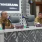 Keterangan Foto: Bupati Zaki saat memimpin rapat koordinasi dengan para camat di Aula Pendopo Bupati Tangerang, Senin, (15/5/23).