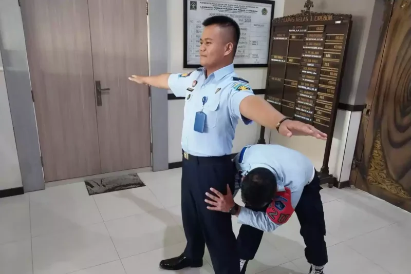 Lapas Cirebon lakukan pemeriksaan kepada seluruh pegawai yang akan memasuki kantor atau area dalam Lapas, (Selasa, 16/5/2023) 