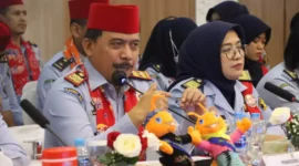 Keterangan foto : Kantor Wilayah Kementerian Hukum dan HAM DKI Jakarta mengikuti Desk Evaluasi Pembangunan Zona Integritas (ZI) menuju Wilayah Birokrasi Bersih dan Melayani (WBBM) oleh Tim Penilai Internal (TPI) Inspektorat Jenderal Kementerian Hukum dan HAM, Selasa (16/5)