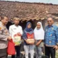 Foto: Muspika Pakuhaji Tinjau RTLH milik ibu umi. Rabu (17/5).
