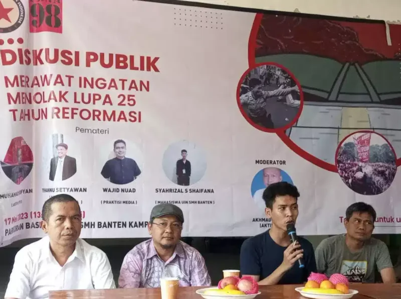Aktivis 98 Banten sepakat agar pemerintah serius mengadili pelaku pelanggar HAM yang terjadi di tahun 1998,(Rabu, 17/5/2023) 