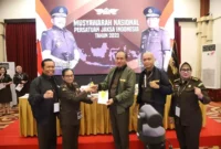 Keterangan foto : Kejaksaan Tinggi DKI Jakarta dengan bangga telah meraih peringkat pertama dalam kategori Kejaksaan Tinggi dengan Kualitas Evaluasi Kinerja dan Anggaran Terbaik Tahun 2022, Kamis (18/5/2023)