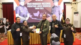 Keterangan foto : Kejaksaan Tinggi DKI Jakarta dengan bangga telah meraih peringkat pertama dalam kategori Kejaksaan Tinggi dengan Kualitas Evaluasi Kinerja dan Anggaran Terbaik Tahun 2022, Kamis (18/5/2023)