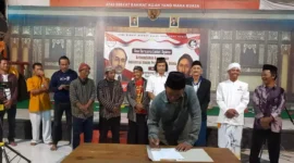Sejumlah Tokoh Lintas Agama Membuat Pernyataan Perdamaian dunia di Makam Wahidin Sudiro Husod, (Sabtu, 20/5/2023) 