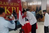 Keterangan foto : Dua narapidana (Napi) terorisme Lembaga Pemasyarakatan (Lapas) Kelas IIA Subang membaca ikrar setia terhadap Negara Kesatuan Republik Indonesia (NKRI), Selasa (23/5/2023)