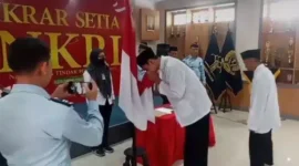 Keterangan foto : Dua narapidana (Napi) terorisme Lembaga Pemasyarakatan (Lapas) Kelas IIA Subang membaca ikrar setia terhadap Negara Kesatuan Republik Indonesia (NKRI), Selasa (23/5/2023)