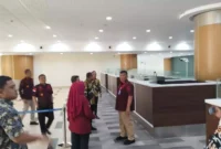 Keterangan foto : Kepala Kantor Wilayah Kementerian Hukum dan HAM Jawa Barat, R Andika Dwi Prasetya melakukan monitoring persiapan pelaksanaan keberangkatan Haji Embarkasi Kertajati, Jumat (16/5/2023)