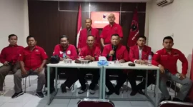 Keterangan foto : Badan Bantuan Hukum dan Advokasi Rakyat (BBHAR) PDIP Kota Bekasi mendorong agar pihak kepolisian Kota Bekasi melalui Cyber bisa menyelidiki dan mengungkap secara cepat pelaku vandalisme yang menyerang secara pribadi Plt Walikota, Sabtu (27/5/2023)