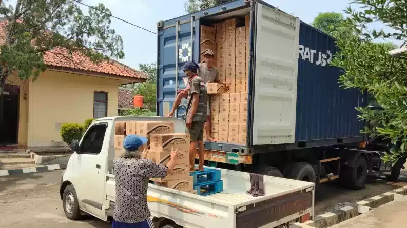 Stok Minyak Goreng di Perum Bulog Lebak Pandeglang 30,000 Liter I Teras Media