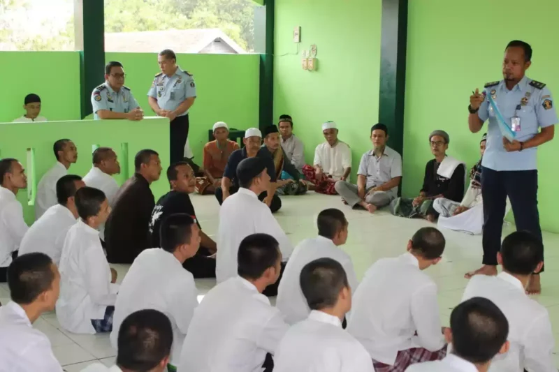 Keterangan foto : Antusias para Narapidana cukup semangat dan tinggi dalam mengikuti pesanten, Selasa (30/5/2023)